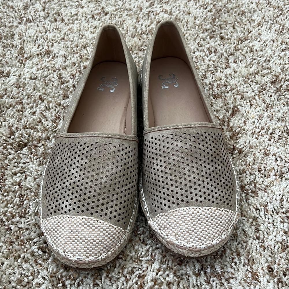 Women’s size 7.5 flats